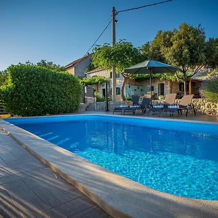 Grosses In Mit Pool Holiday home