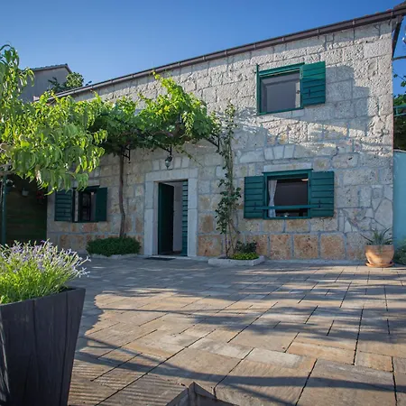 Grosses In Mit Pool Holiday home *