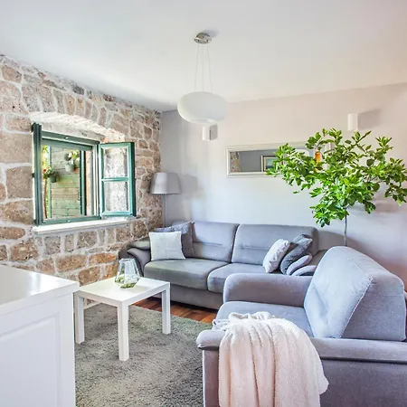 Grosses In Mit Pool Holiday home Gornji Vinjani